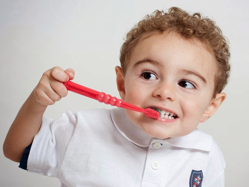 bí quyết giúp trẻ tự đánh răng
