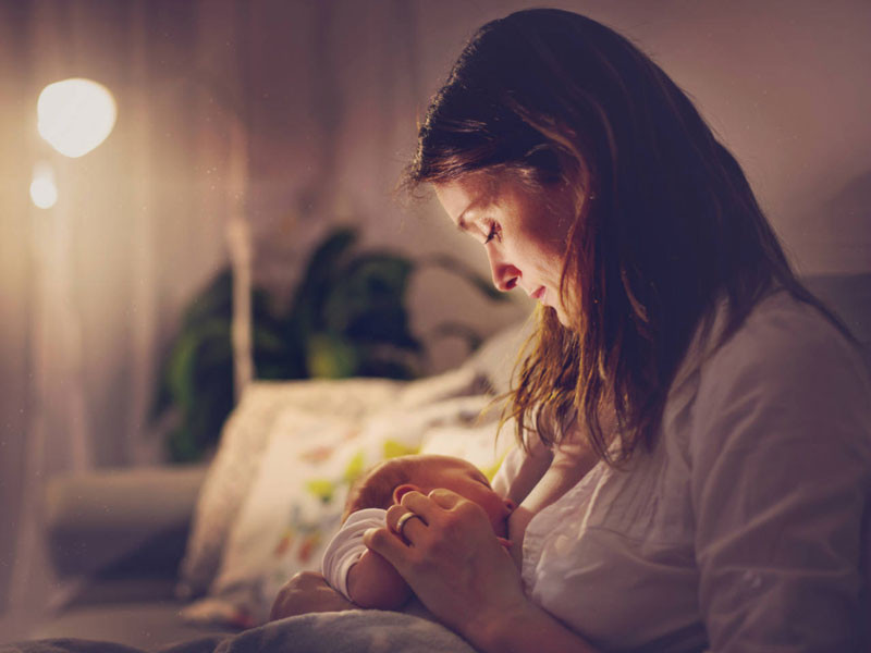 các kiểu bú đêm của trẻ sơ sinh