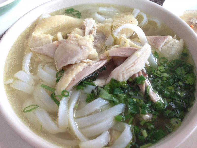 nấu phở gà cho bé