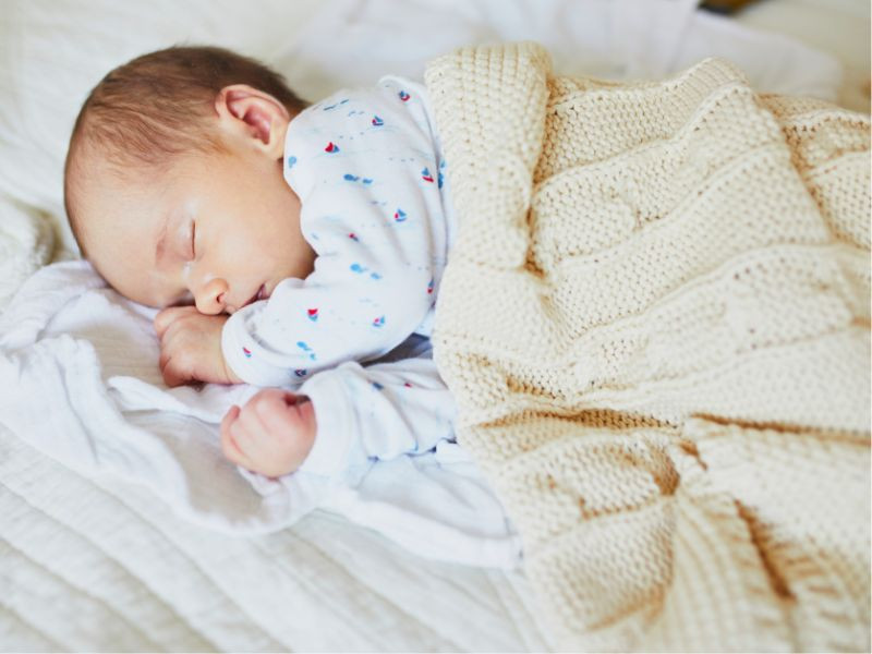 mẹo đánh thức trẻ sơ sinh