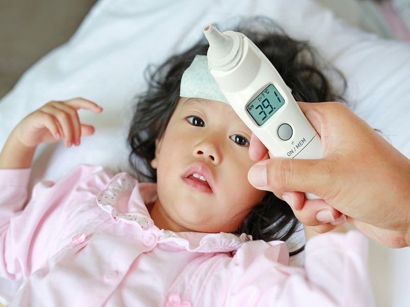 sốt co giật ở trẻ