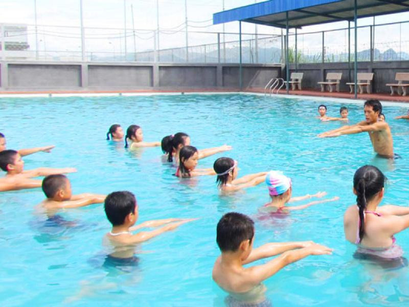 lợi ích khi cho trẻ học bơi
