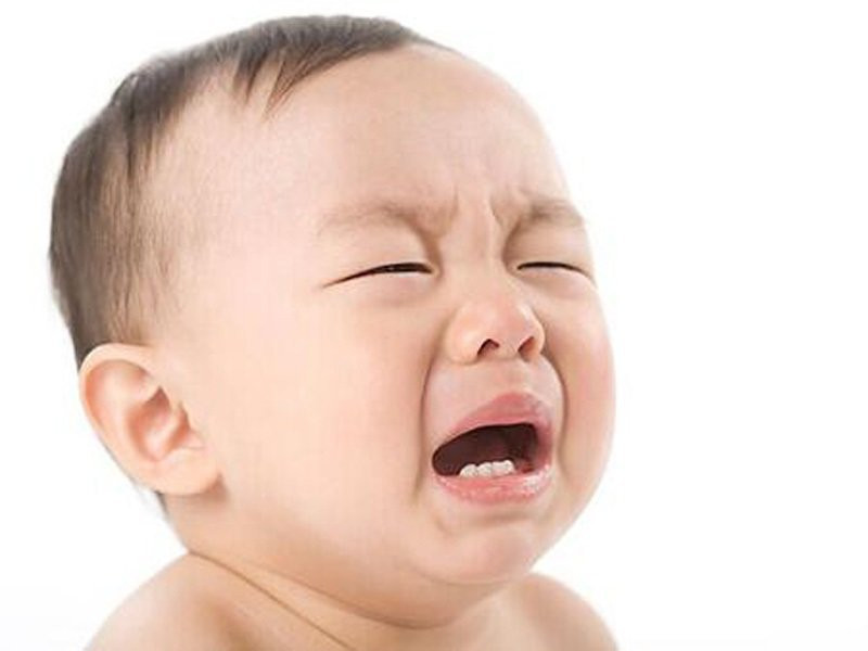 trẻ khóc đêm