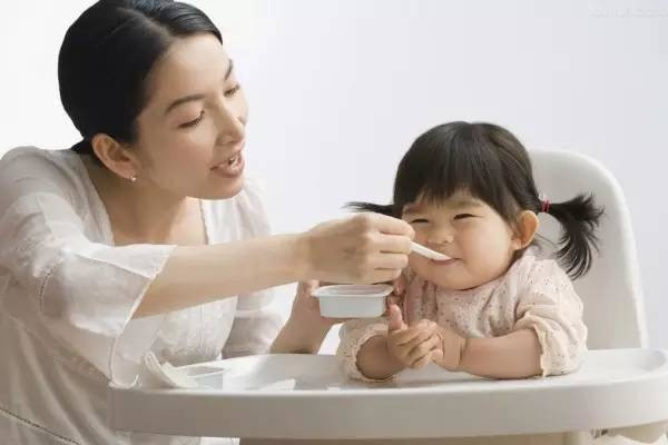 chữa hóc xương cá ở trẻ