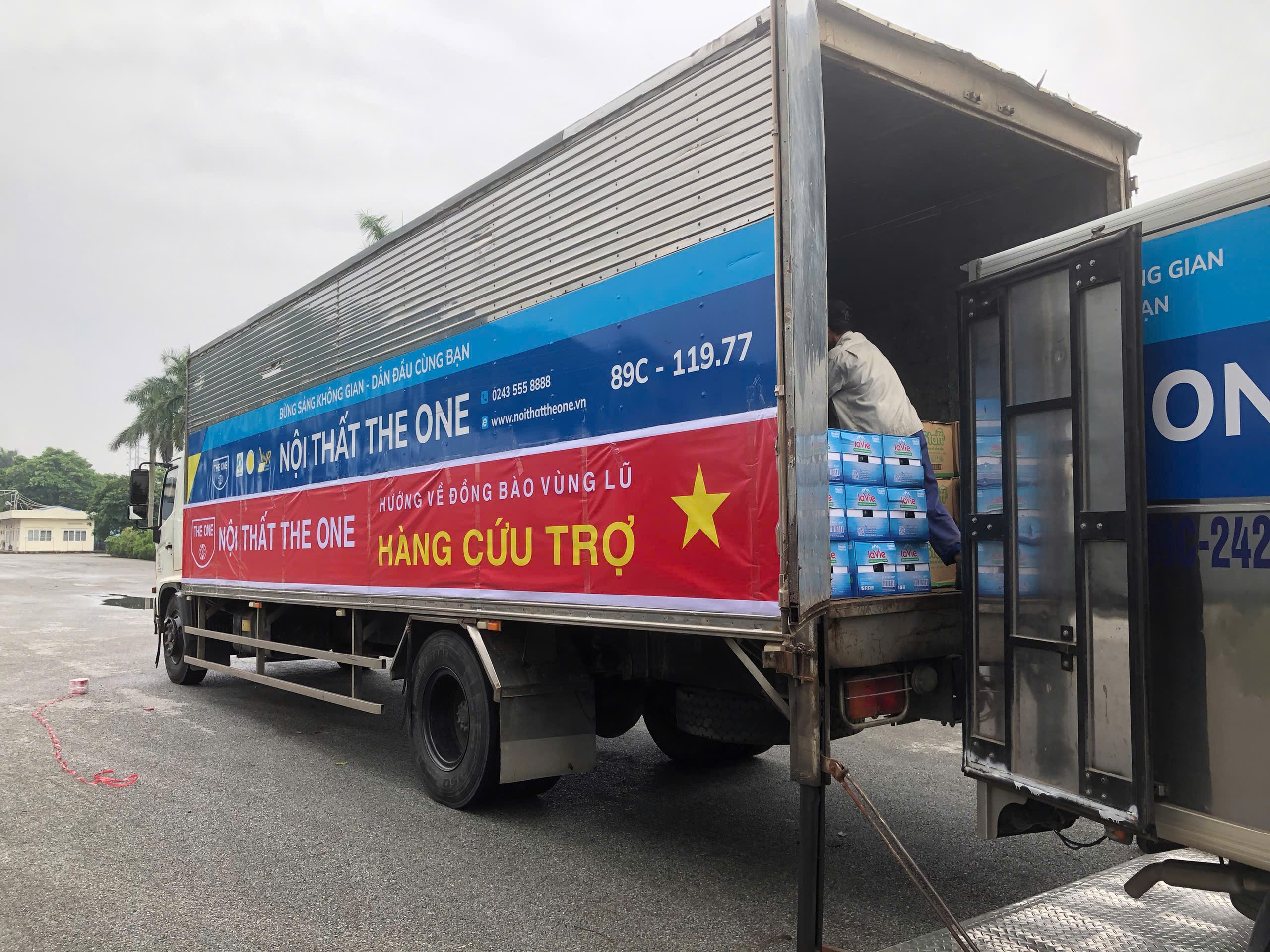 Đoàn xe cứu trợ vùng bão lũ từ Nội thất The One