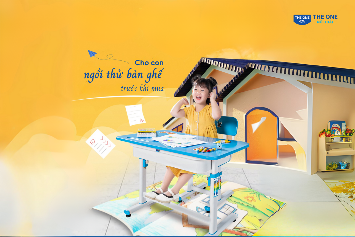 Phụ huynh nên cho con ngồi thử bàn ghế trước khi quyết định mua.