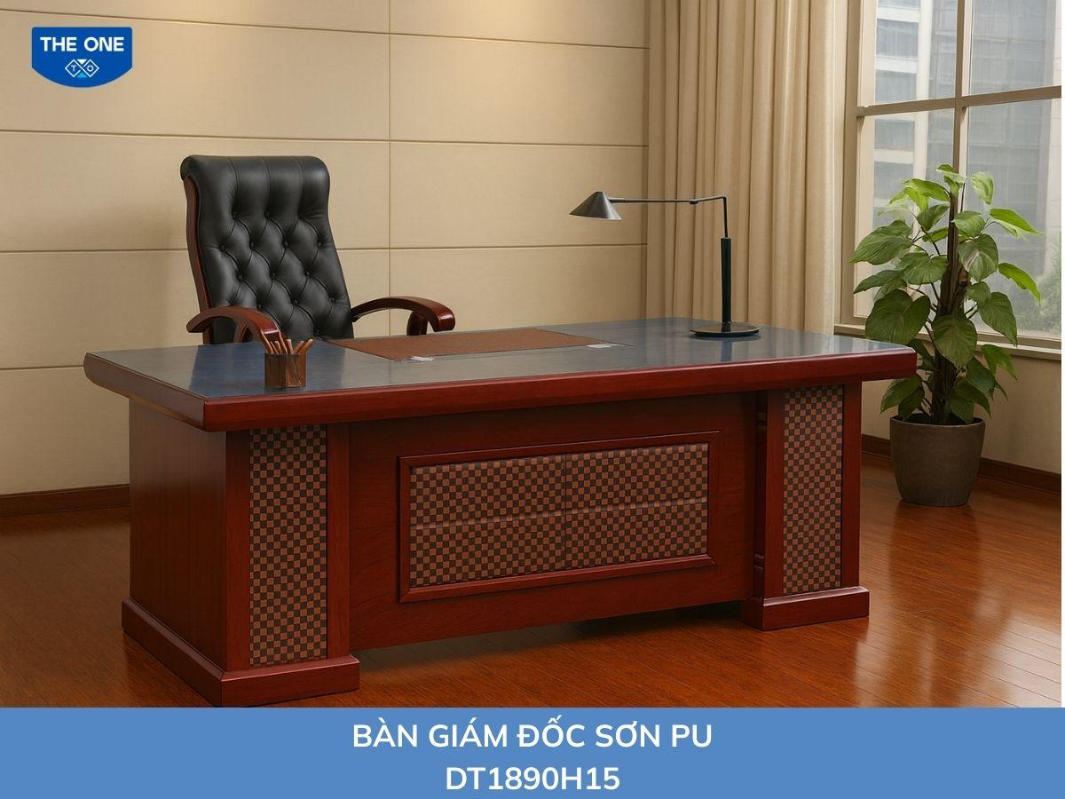 Bạn nên đặt bàn làm việc sao cho lưng ngồi dựa vào tường vững chắc, tạo cảm giác an toàn