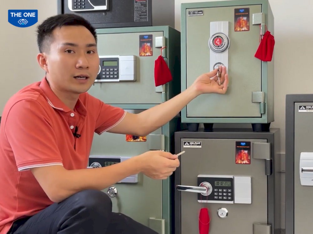 Khi mất chìa khóa, bạn cần liên hệ với nhà sản xuất để được hỗ trợ mở két.