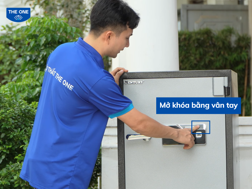 Hướng dẫn mở khóa két bằng mã khóa vân tay.