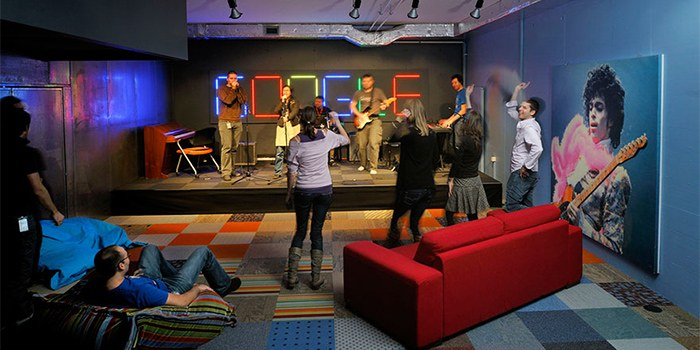 Văn phòng của Google tại Israel có khuôn viên lên tới 8.000 m2 và chiếm 8 tầng trong Electra Tower.