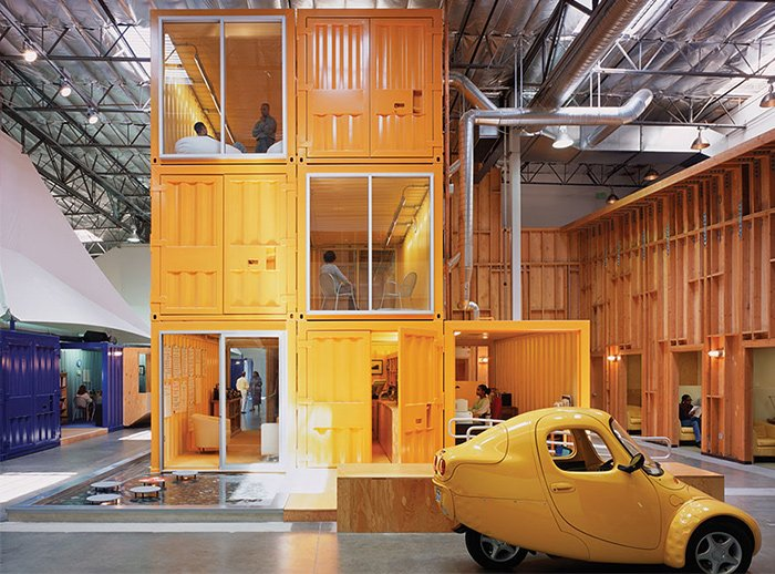 Năm 2001, Pallotta TeamWorks đã làm việc với Clive Wilkinson Architects để tạo ra một thiết kế nội thất văn phòng mang tính cách mạng trong một nhà kho cũ ở Los Angeles. Không gian bao gồm các container vận chuyển, lều, gỗ thô và tách từng phòng ban thành các làng lều khác nhau.