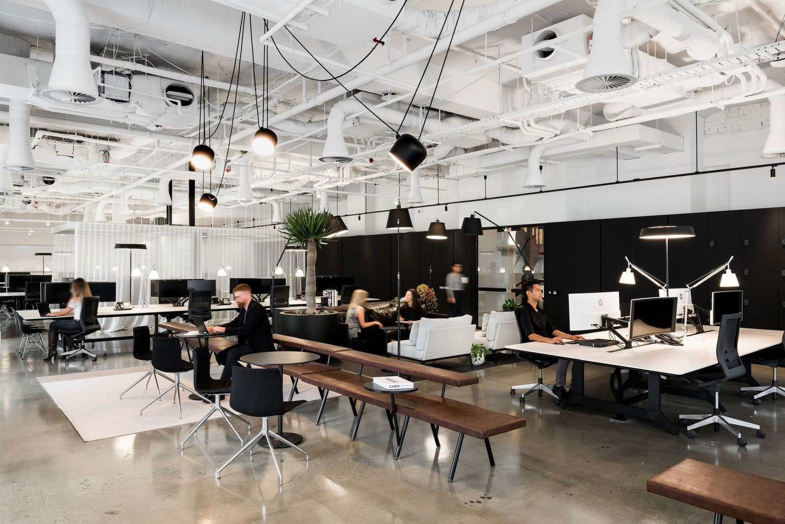 Mẫu 9: Bố trí văn phòng làm việc nhỏ phong cách industrial (Nguồn ảnh: Internet)