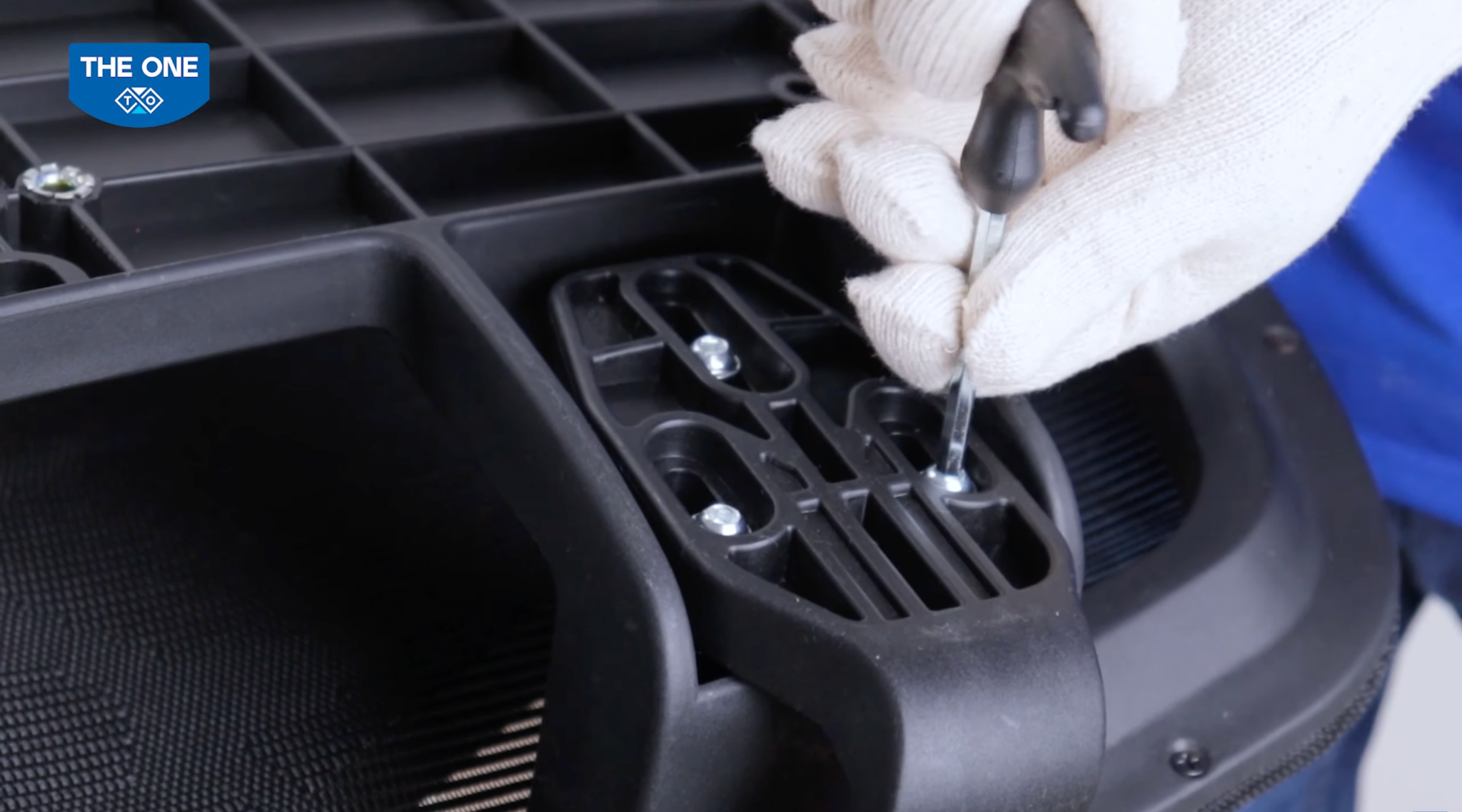 Sử dụng vít lục giác để vặn chặt ốc
