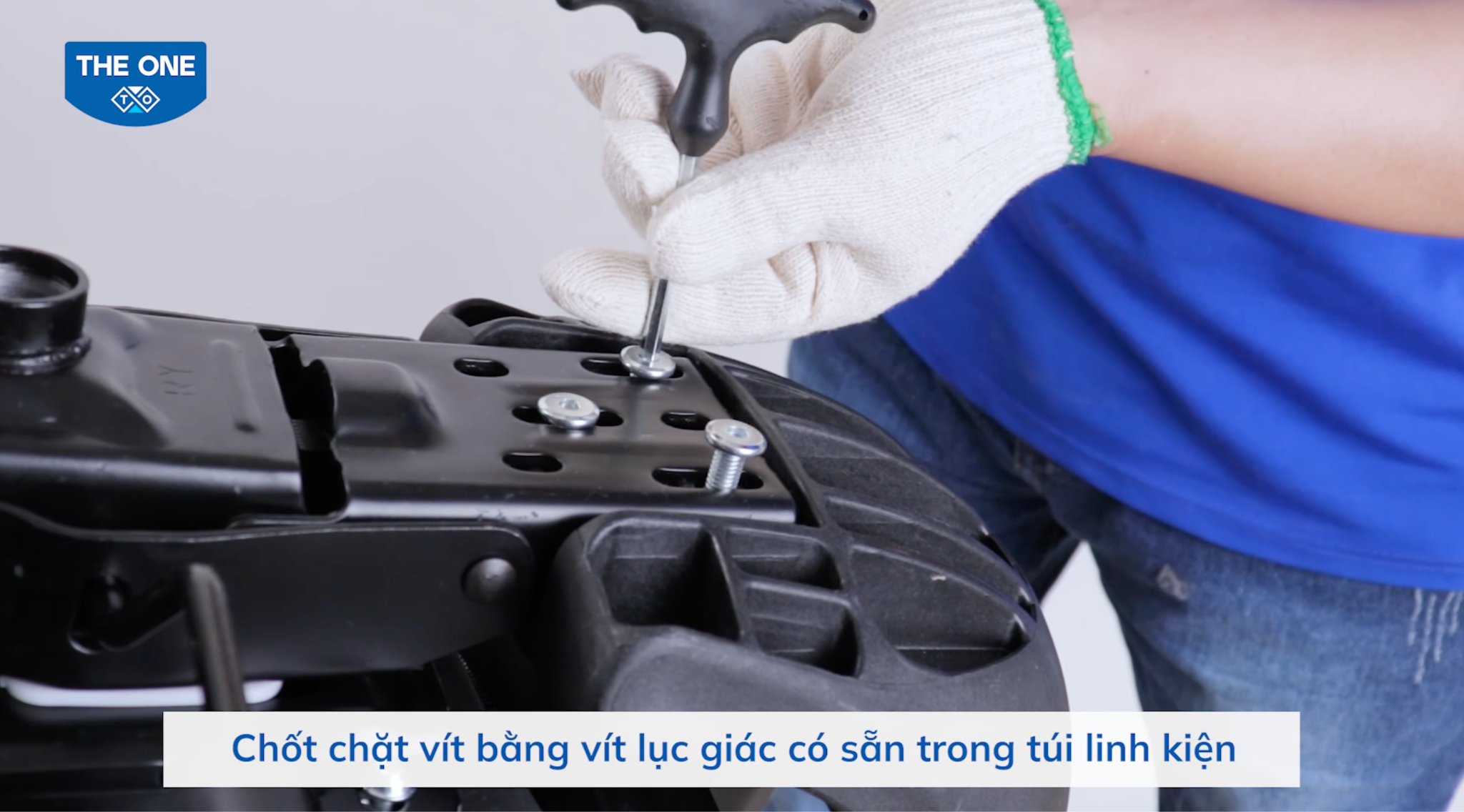 Chốt chặt lưng ghế với thân ghế bằng vít lục giác