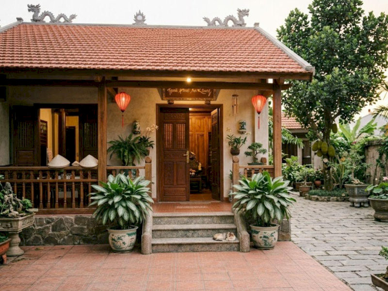 Đặt Cây Lan Ý ở hiên nhà giúp gia chủ thanh lọc không khí và mang lại sự bình yên cho gia đạo