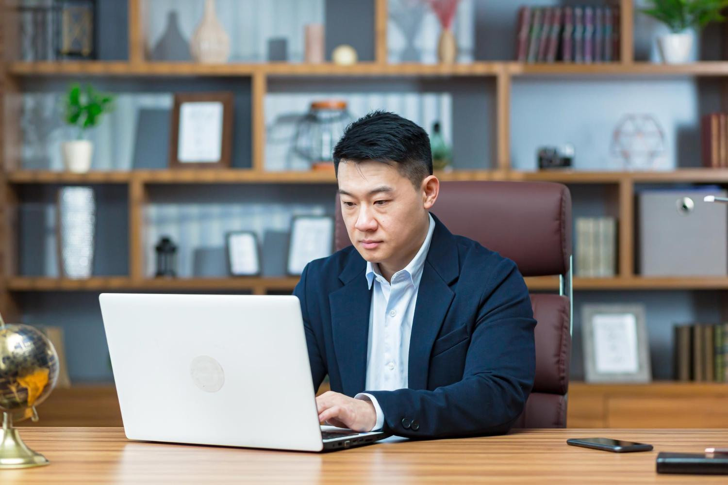 Hướng và màu sắc trong phong thuỷ văn phòng nên theo tuổi của lãnh đạo doanh nghiệp
