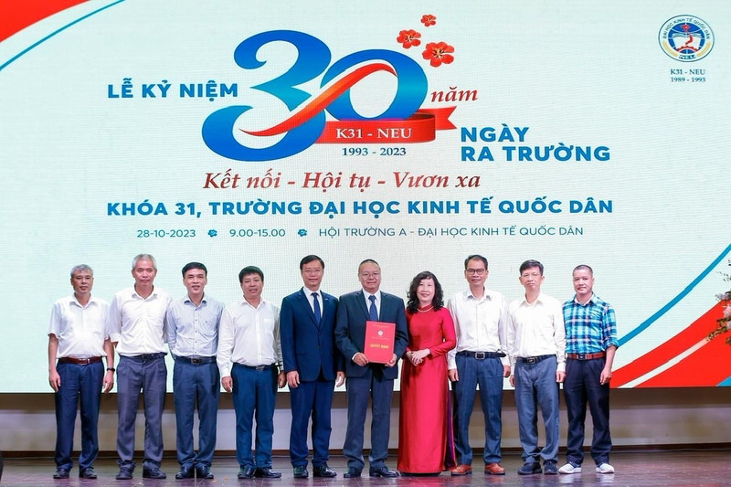3 Mẫu bài phát biểu họp lớp 30 năm ra trường xúc động, ý nghĩa