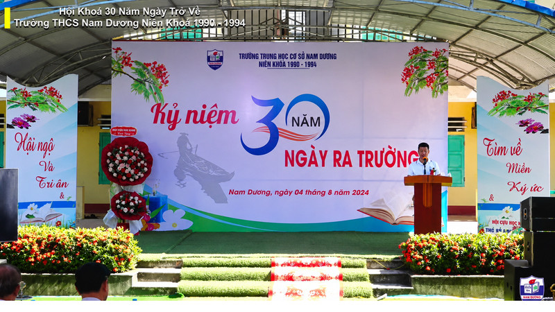 Lễ kỷ niệm 30 năm ngày ra trường tại THCS Nam Dương. (Nguồn: Internet)