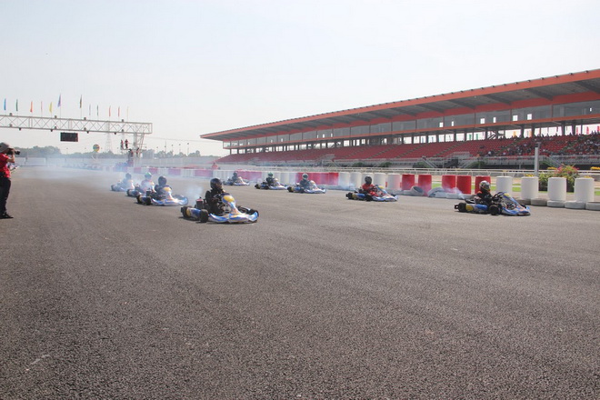 dai-nam-khai-truong-truong-dua-dang-cap-quoc-te-tai-viet-nam1485703445