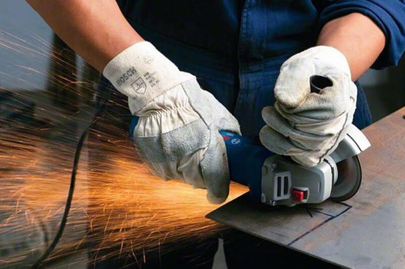 máy cắt cầm tay