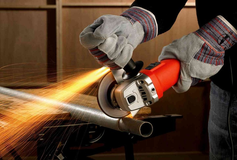 máy cắt cầm tay