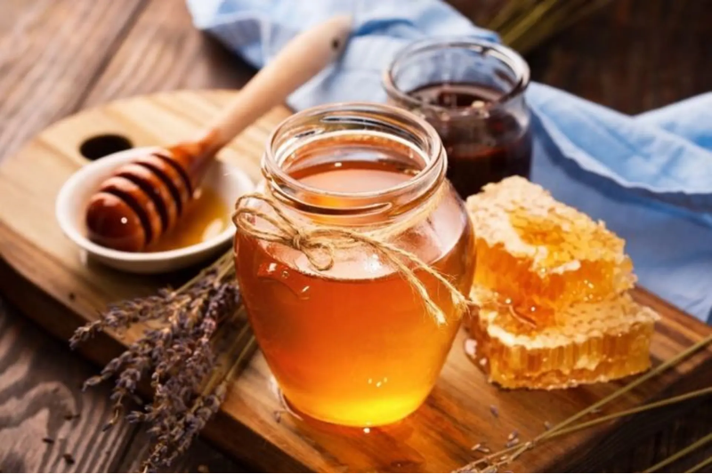 MẬT ONG RỪNG CÓ TỐT HƠN MẬT ONG NUÔI