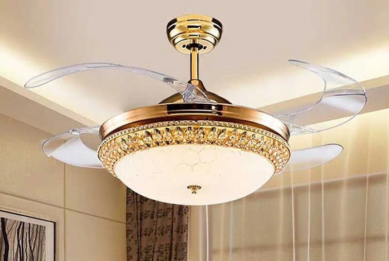 Mẫu quạt trần trang trí phòng khách có đèn