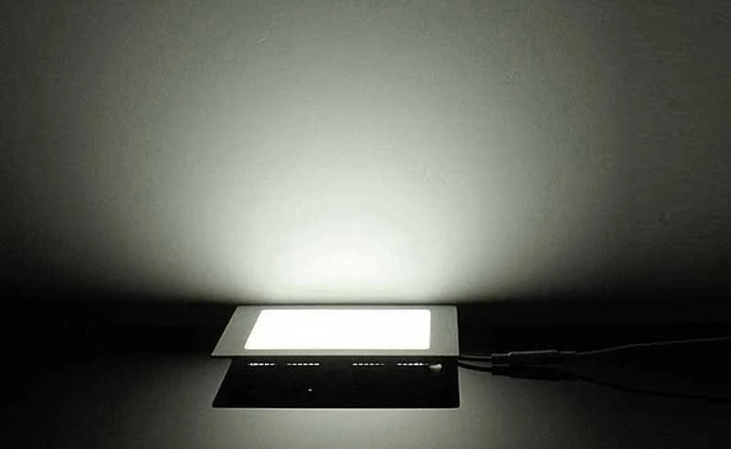 Đèn led âm trần 3 màu ánh sáng trắng