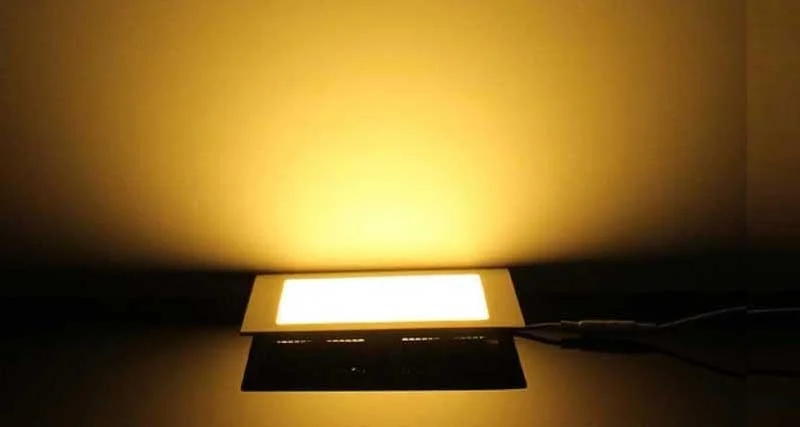 den-led-am-tran-loai-nao-tot-4