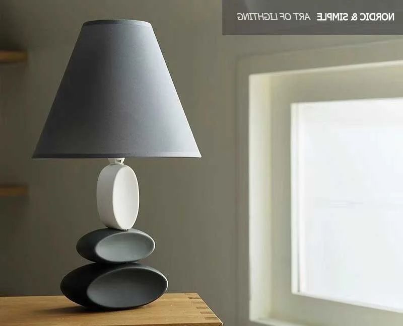 Đèn bàn LED ánh sáng trắng