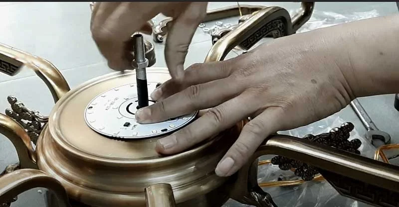 cách lắp đặt đèn chùm đồng