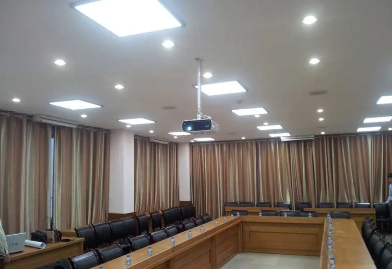 mẫu đèn led âm trần văn phòng