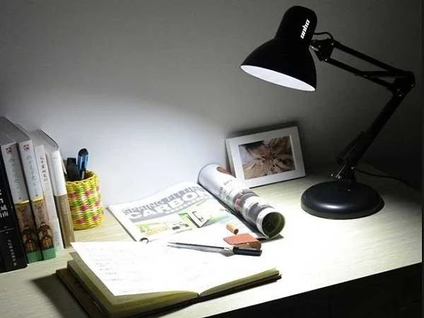 nên mua đèn ánh sáng vàng hay trắng