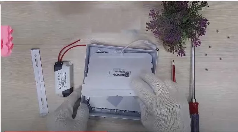 đèn ốp trần dễ dàng lắp đặt