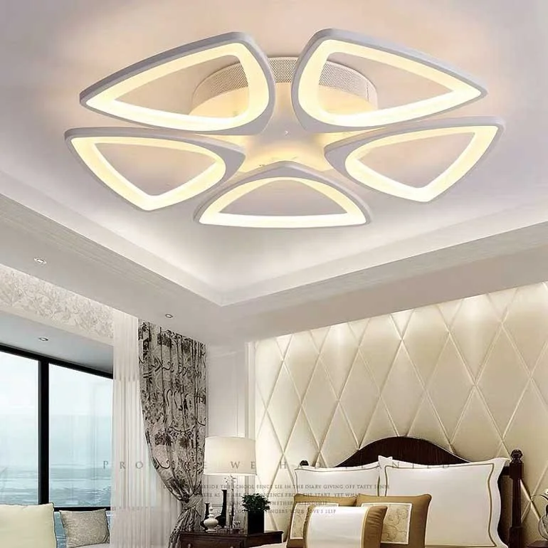 den-op-tran-tam-giac-5-canh-1