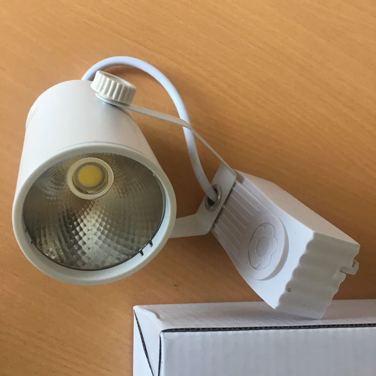 Đèn rọi ray 12W sáng trắng RR-COB-T-12