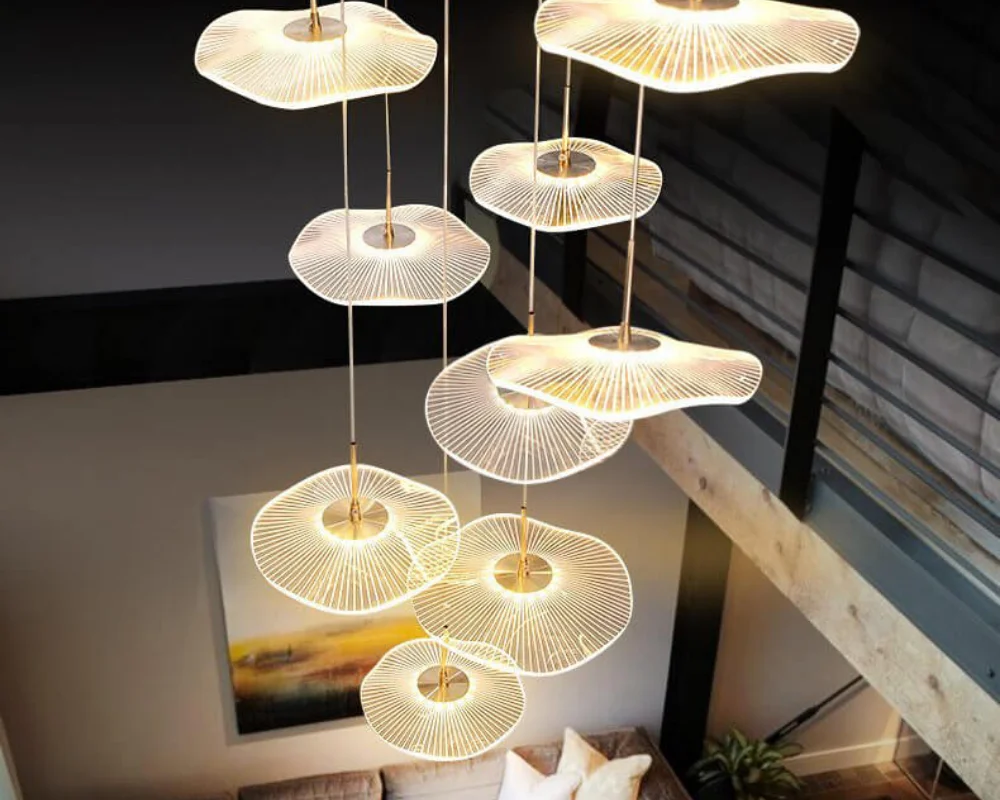 Kích thước thực tế và tỉ lệ đèn với không gian trần nhà