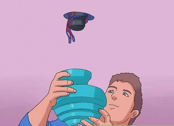 Tháo thân quạt khỏi bản lề trên giá đỡ