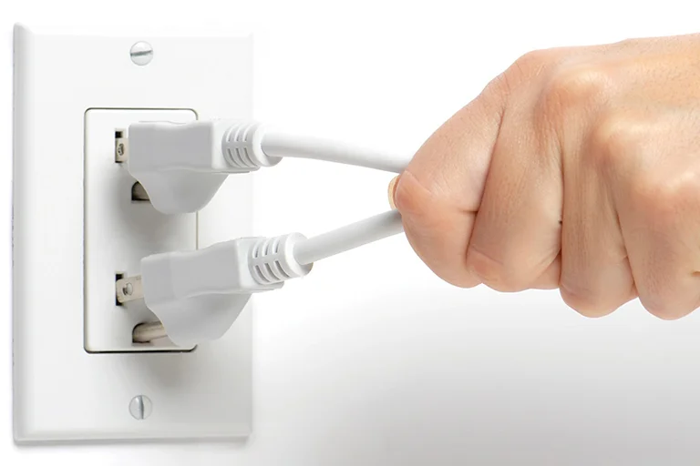 Ngắt nguồn điện khi quạt hoạt động bất thường