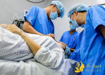 BÁC SĨ TUYNH CHỮA BIẾN CHÚNG LÕM DA ĐẦU MŨI