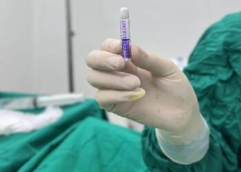 Những điều cần biết về chăm sóc vết mổ dán keo sinh học