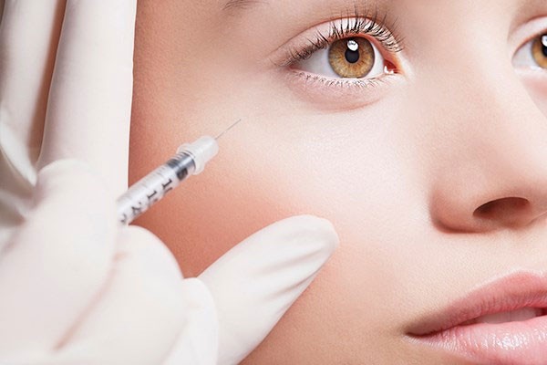 Cấy mỡ mặt có để lại biến chứng không?