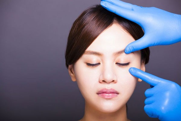 Cấy mỡ mặt có để lại biến chứng không?