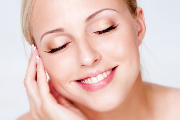 Cấy mỡ mặt có để lại biến chứng không?