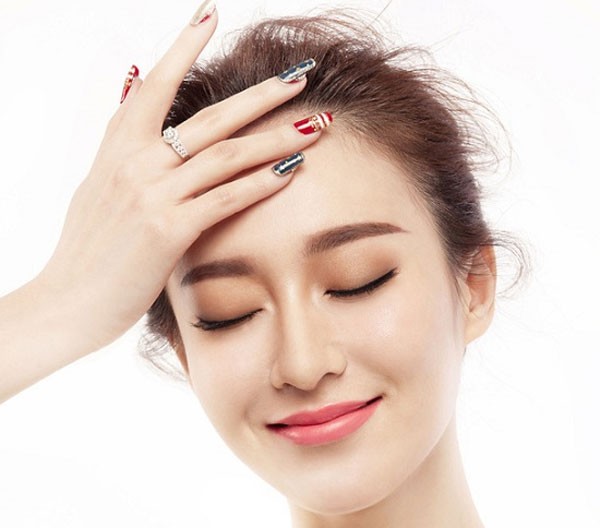 Hướng dẫn chăm sóc sau phẫu thuật treo cung mày đúng cách