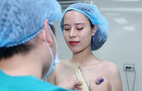 Treo ngực sa trễ không đặt túi