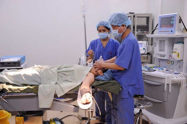 Treo ngực sa trễ không đặt túi
