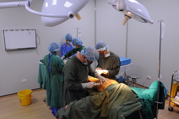 Treo ngực sa trễ không đặt túi