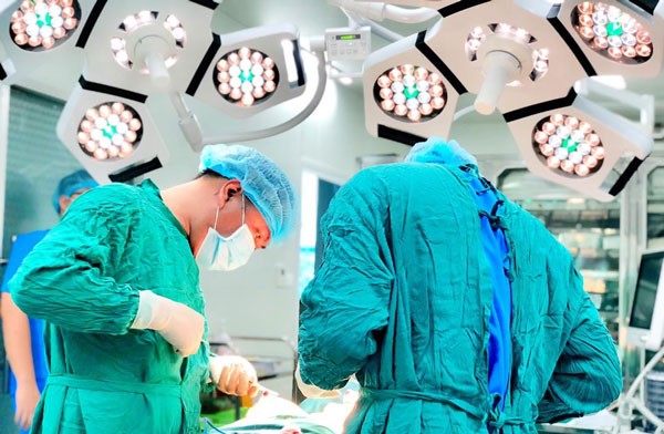 Nâng ngực chảy xệ bằng phương pháp nội soi
