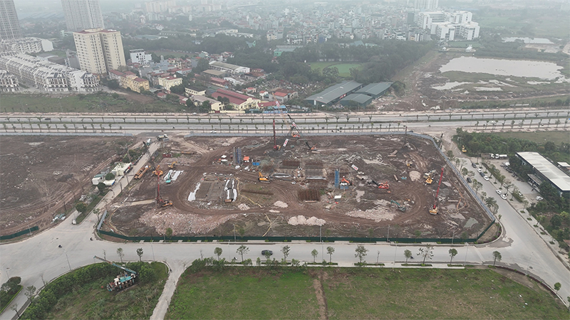 Toàn cảnh công trường thi công The Flame Vine tháng 4/2026: máy móc cường độ cao đang hoàn thiện cọc khoan nhồi và chuẩn bị đào móng